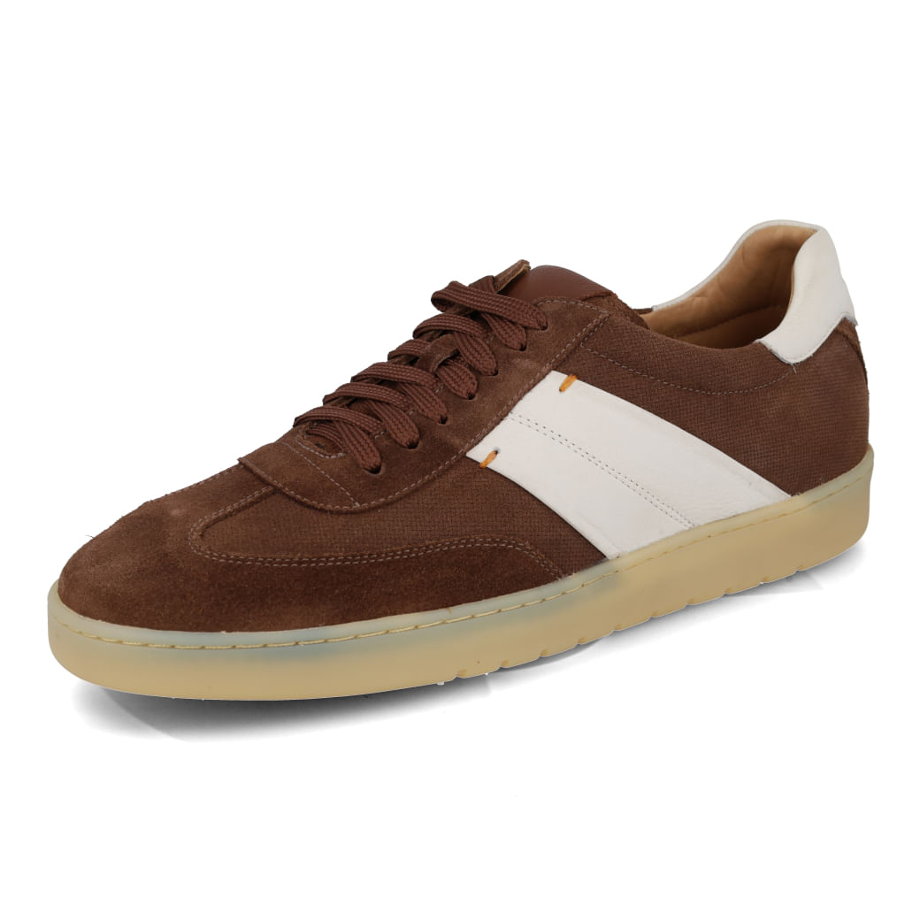 Par de tênis casual masculino Constantino Calçados couro marrom com detalhes off white e solado bege claro.